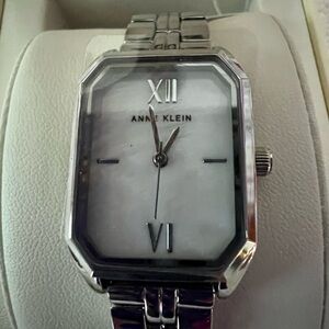 Anne Klein Cream Box